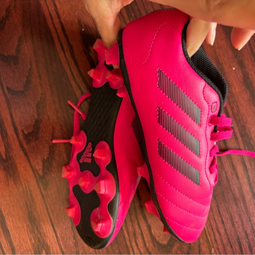 Adidas Kids NWOT Pink Soccer Cleats 3